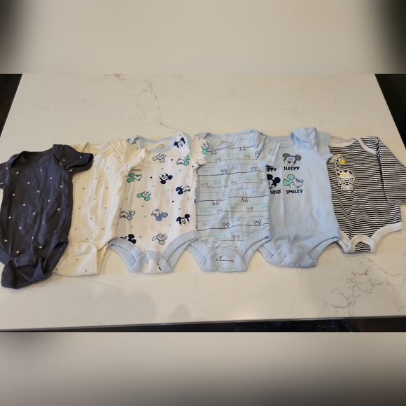 Newborn / 0 Months Boy Clothing Lot - Picture 3 of 5